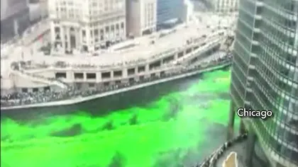 Au început petrecerile de Sfântul Patrick. Râul Chicago a fost vopsit în verde VIDEO