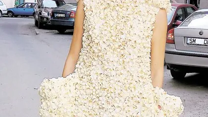 Un designer român a realizat o rochie de mireasă din popcorn