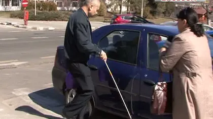 Ce deputat a parcat pe trecerea de pietoni şi ce a păţit un orb din cauza asta VIDEO
