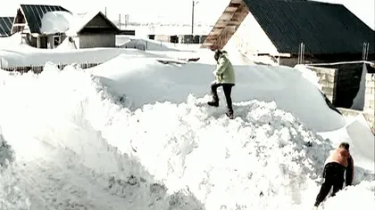 PERICOL ÎN BUZĂU Munţii de zăpadă au început să se topească, oamenii se tem de inundaţii