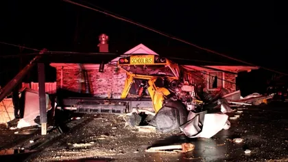 SUA: Un autobuz de şcoală a fost luat pe sus de o tornadă VIDEO