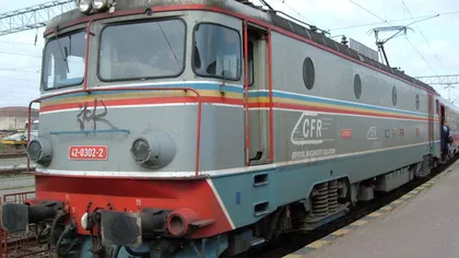 Locomotiva unui tren care circula între Orşova şi Craiova a deraiat la intrarea într-o staţie