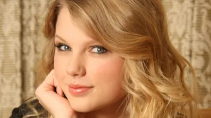 Taylor Swift ar putea juca rolul cântăreţei Joni Mitchell într-un film