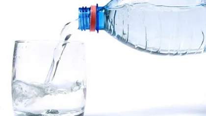 Mit demolat: De ce e bine să bei apă minerală