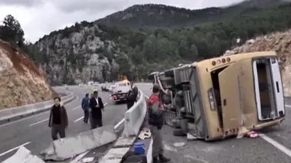 Autocar răsturnat pe o autostradă din Turcia. O persoană a murit VIDEO