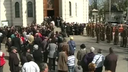 Actorul Ion Lucian a fost înmormântat cu onoruri militare la cimitirul Bellu din Capitală FOTO