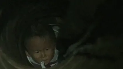 Copil de 2 ani din China, salvat după ce a căzut într-un puţ de 12 metri VIDEO