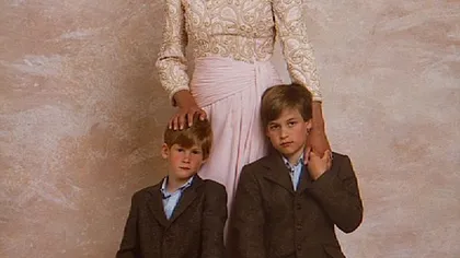 Imagine INEDITĂ cu prinţesa Diana şi fii săi. Îi recunoşti pe William şi Harry?
