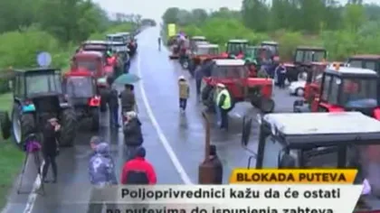 Fermierii au blocat drumurile principale din Serbia VIDEO