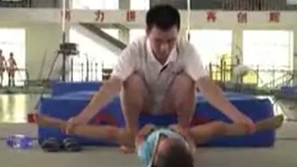 SCENE DE TORTURĂ Antrenamentele micilor gimnaşti din China VIDEO