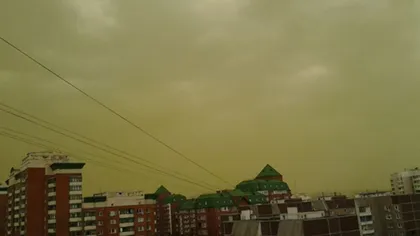 Ruşii sunt speriaţi din cauza unui nor verde imens, apărut deasupra Moscovei VIDEO