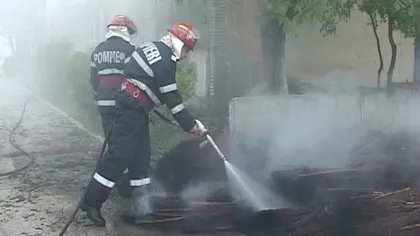 Au dat foc la toate măturile cu care se făcea curat în oraş VIDEO