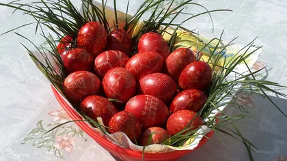 Tradiţii în Joia Mare: Denia celor 12 Evanghelii şi vopsitul ouălor roşii