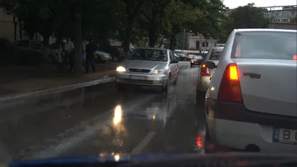 INFOTRAFIC: Pe drumurile din ţară se circulă greu din cauza ploii