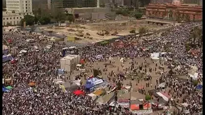 Egiptul fierbe din nou: Zeci de oameni protestează în piaţa Tahrir