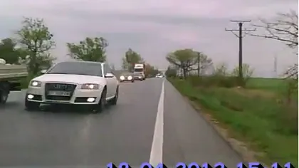 Şmecher în România: O maşină de lux, filmată în timp ce mergea pe contrasens VIDEO