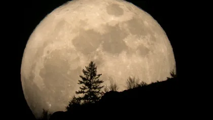 Super-Luna: Cea mai mare Lună plină din 2012 are loc sâmbătă noapte