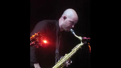 Saxofonistul trupei The Killers s-a sinucis