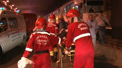 IMAGINILE DEZASTRULUI: Zeci de oameni au fost îngrijiţi în Ambulanţele sosite în Pasajul Lujerului