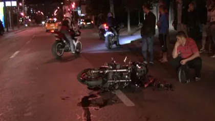 Un motociclist, în stare gravă la spital după ce s-a izbit violent de un stâlp VIDEO
