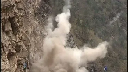 Alunecări masive de teren în Tibet. Sute de turişti sunt blocaţi VIDEO