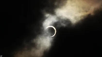 O eclipsă de soare rară: Fotografii spectaculoase ale 