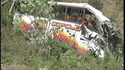 ACCIDENT TERIBIL ÎN PERU: 19 persoane au murit, după ce autobuzul lor a căzut într-o râpă