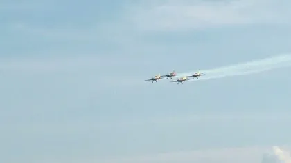 Show aviatic la Cluj-Napoca, cu acrobaţii şi salturi cu paraşuta FOTO VIDEO