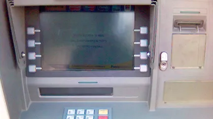 Doi bărbaţi din Capitală au fost prinşi în timp ce furau bani dintr-un bancomat