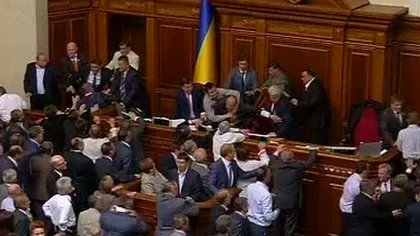 BĂTAIE în Parlamentul Ucrainei din cauza unui proiect de lege VIDEO