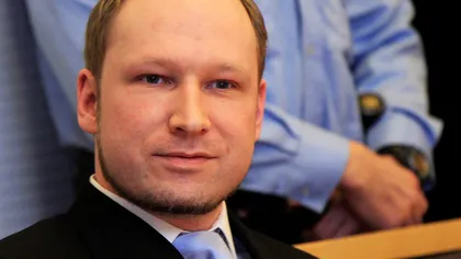 Şi-a dat foc în faţa tribunalului unde era judecat extremistul Anders Breivik VIDEO