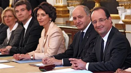 Francois Hollande şi miniştrii lui şi-au redus salariile cu 30%