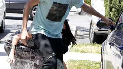 Justin Bieber s-a făcut băiat rău. A agresat un fotograf la Los Angeles GALERIE FOTO