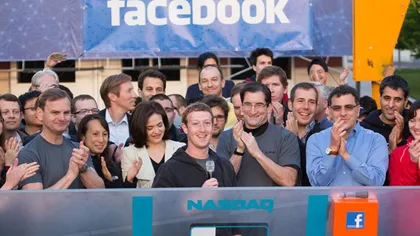 Facebook şi-a făcut debutul pe bursă: Zuckerberg a sunat clopoţelul de pe Wall Street