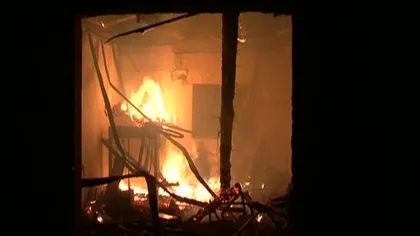 Incendiu în Timiş. O casă a fost mistuită de flăcări VIDEO