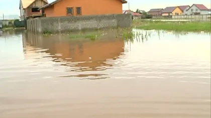 Zeci de case inundate lângă Bucureşti. Apa atinge jumătate de metru VIDEO