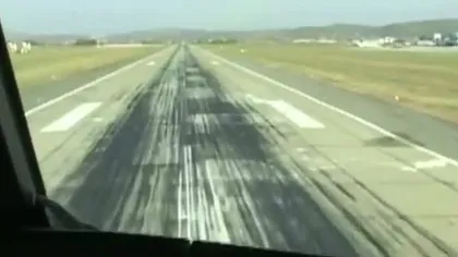 În România nu doar şoselele sunt pline de gropi. Pista aeroportului din Cluj este praf VIDEO