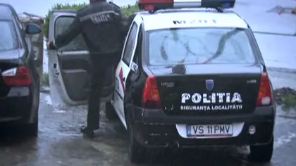 Poliţist în dansul ploii, în Vaslui VIDEO