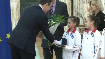 Gimnastele au fost primite la Palatul Victoria. Premierul Ponta le-a promis dublarea primelor