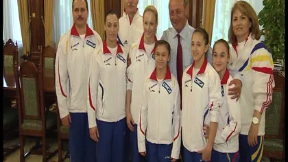 Gimnastele campioane, în vizită-surpriză la Traian Băsescu VIDEO