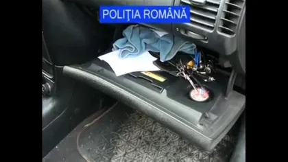 Un băiat de 12 ani din Craiova a fost prins de poliţie după ce spărsese 30 de maşini