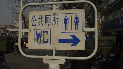 Standarde în China: Maxim DOUĂ MUŞTE în toaletele publice