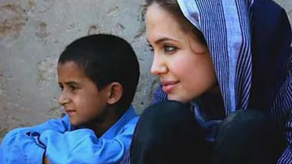 Angelina Jolie susţine o campanie ONU pentru refugiaţi, lansată şi în România VIDEO