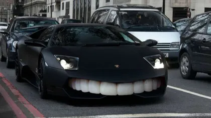 FOTO DEMENŢIAL! Un Lamborghini, de-a dreptul fericit. Proprietarul i-a pus DINŢI!