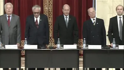 Judecătorii Curţii Constituţionale, decoraţi de preşedintele Traian Băsescu