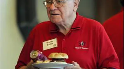 3,5 milioane de dolari pentru un prânz cu Warren Buffett