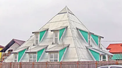 Un ieşean şi-a construit o casă în formă de piramidă, care l-a vindecat de boli