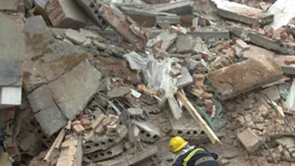 O clădire s-a prăbuşit în direct în timpul reportajului despre pericolul prăbuşirii ei VIDEO