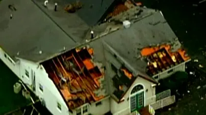 Furtuni puternice în SUA: Copaci rupţi şi case distruse de vijelie VIDEO