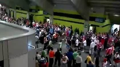 Euro 2012: Huliganii ruşi au bătut paznicii de la meciul Rusia - Cehia VIDEO